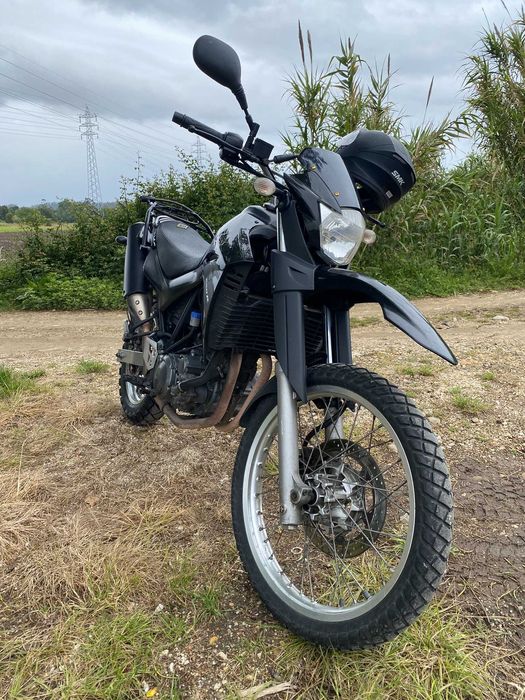 Yamaha XT 660R preta