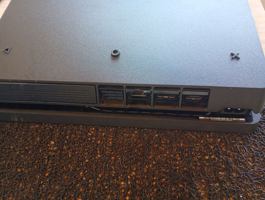 PS4 Slim Avariada – Não Liga – Para Reparar ou Peças