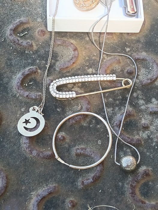 Fios de prata  e argola de prata e outros