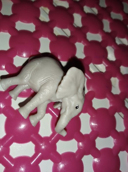 Фігурка слоника з Кіндер