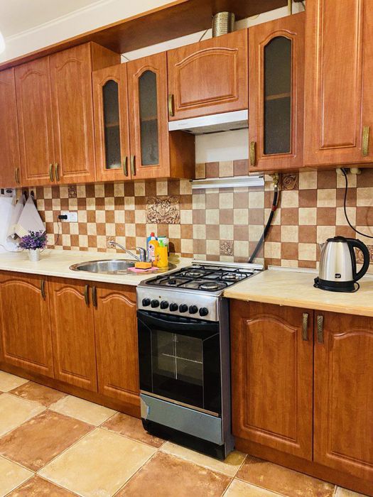 Затишна кухня-студія + спальня на Корзо в Центрі.  Подобово!