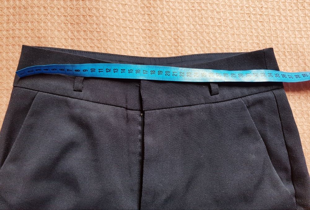 Eleganckie spodnie granatowe w kant Stradivarius S/M