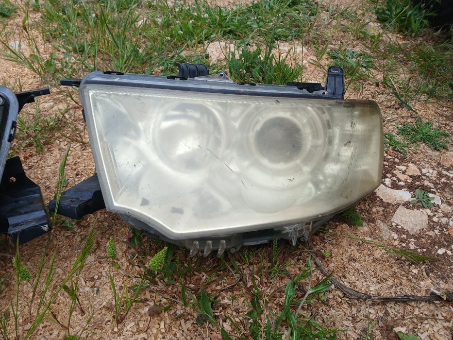 Faróis Mitsubishi L200