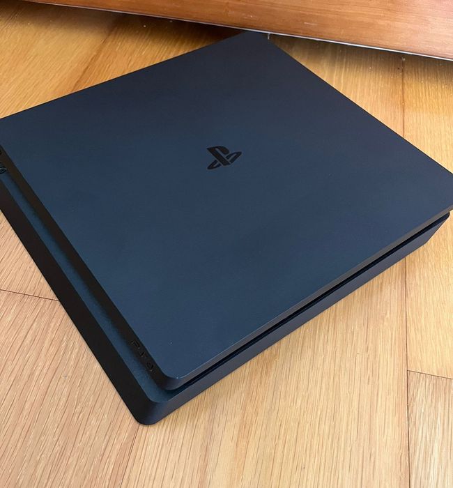 Playstation 4, 2 comandos, 4 jogos