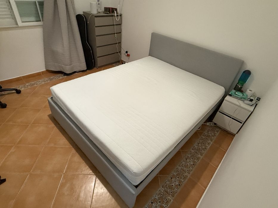 Vende-se: Cama de casal com gavet