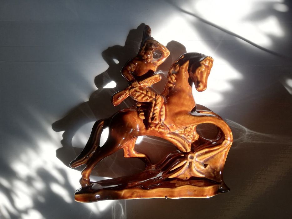 Koń z kamionki 27cm wysoki