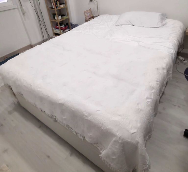 Cama IKEA KVITSOY 140x200 com colchão