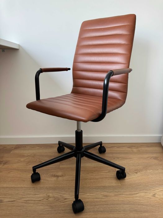 Juego de dos sillas de oficina