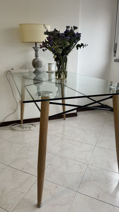 Conjunto de mesa de video e 4 cadeiras