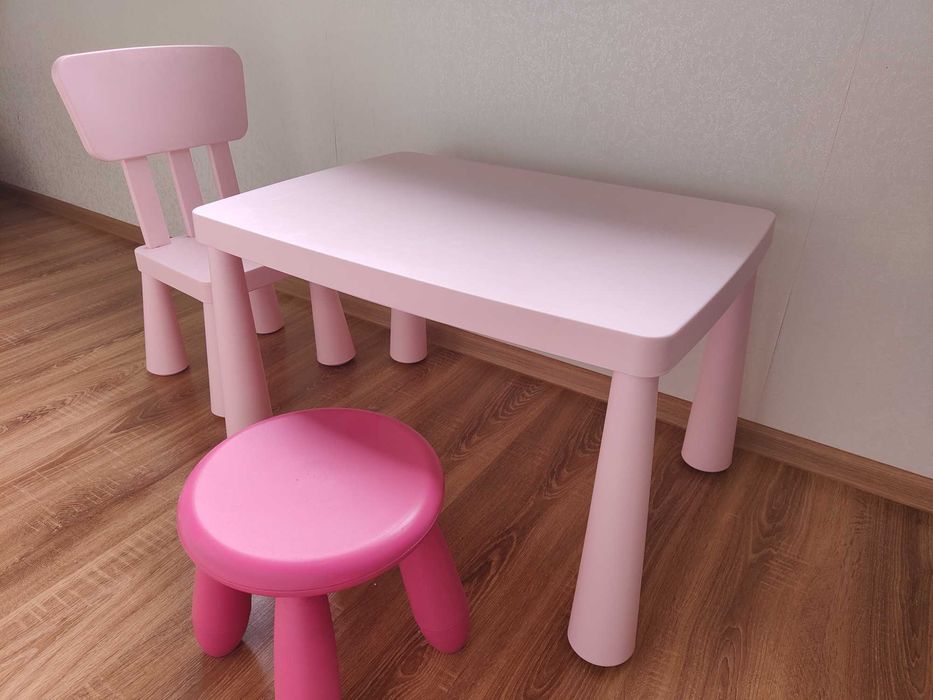 Дитячий столик Ikea і 2 стільці