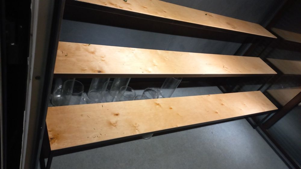 Стелажі для квітів