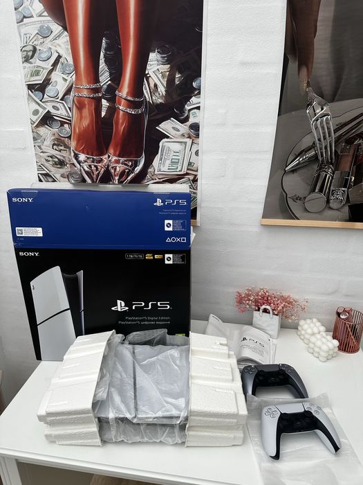 Playstation 5 Digital 1TB(Jak nowa, 2 kontrolery)