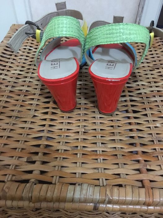 Sandálias da Hera e da Zara- Os 2 pares 8€.