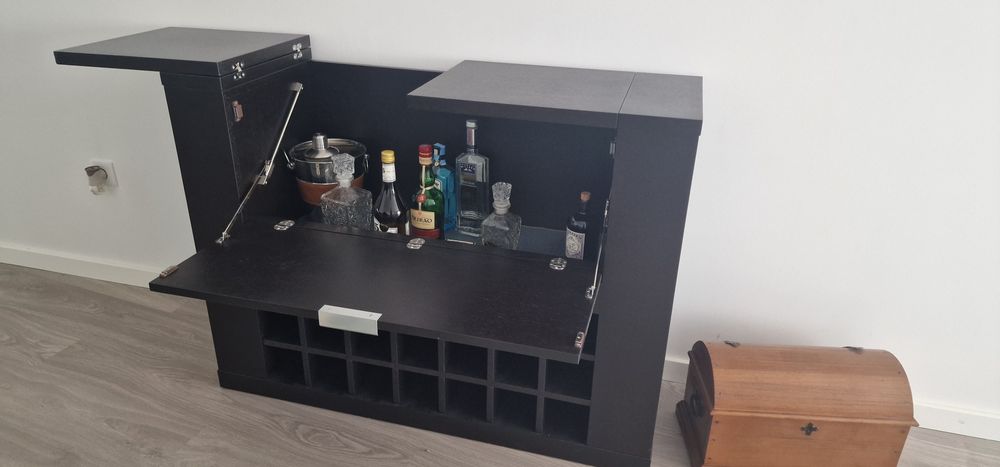 Garrafeira em Madeira maciça