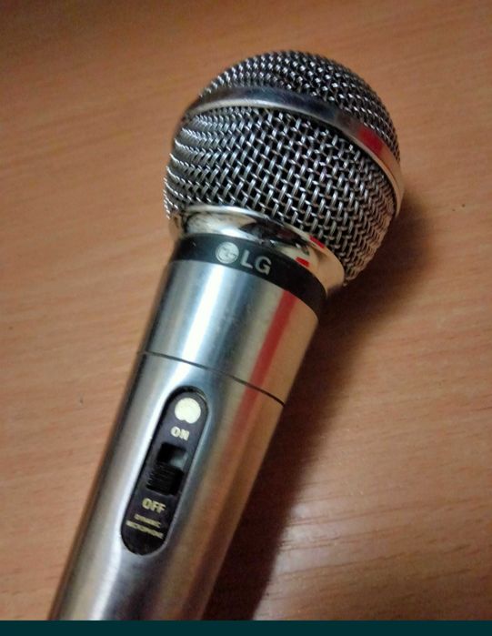 DVD проигрыватель караоке с микрофоном.