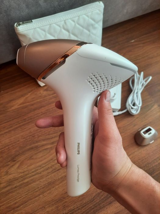 Фотоепілятор Philips Lumea Prestige BRI945