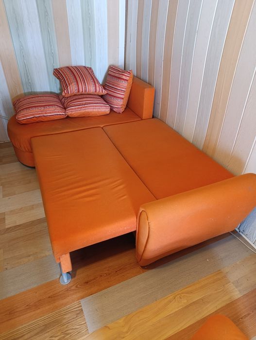 Sofa rozkładana oraz pufa
