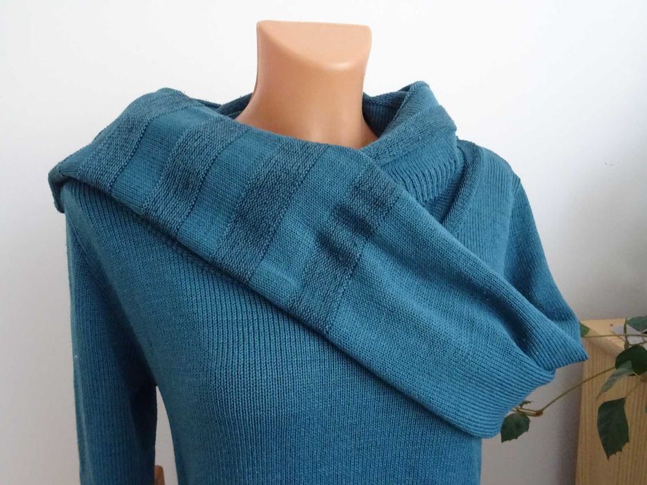 Dzianinowa sukienka z golfem petrol