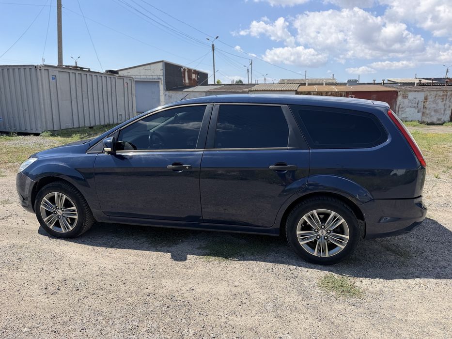 Продам Ford Focus 1.8  2010г