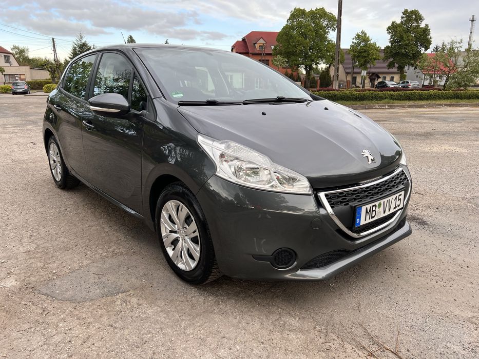 Peugeot 208 benzyna 1,2 rok 2014 ekran dotykowy