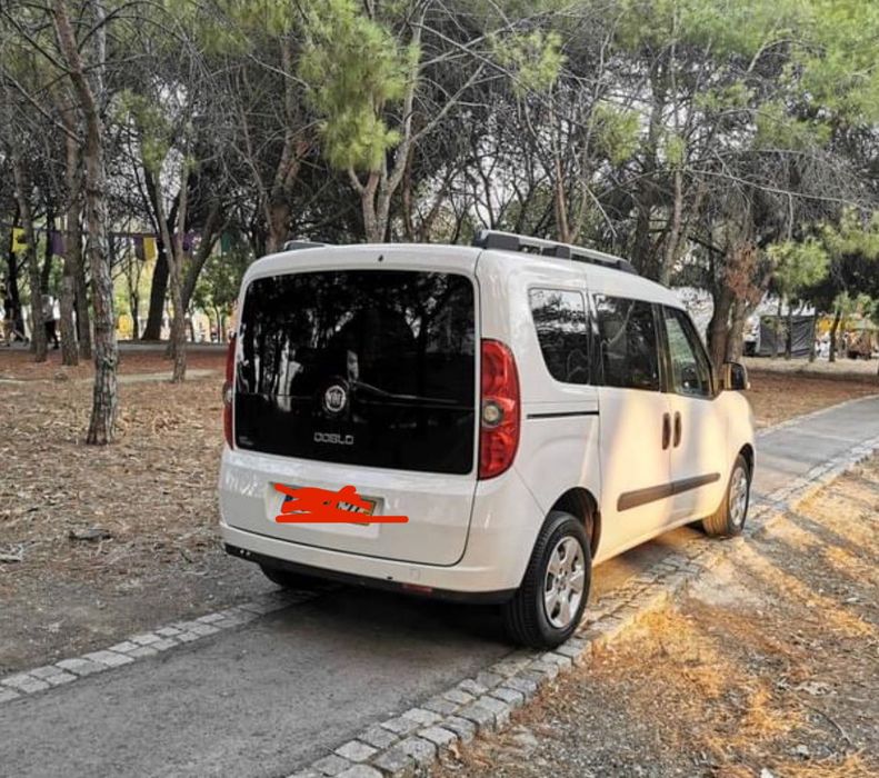 Fiat Doblo 2012 5 lugares (a trabalhar com motor avariado)