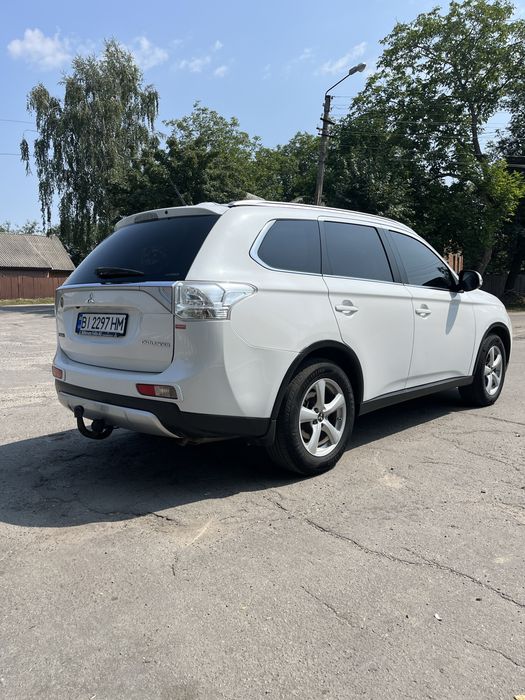 Mitsubishi Outlander 2014 2.2 дизель автомат