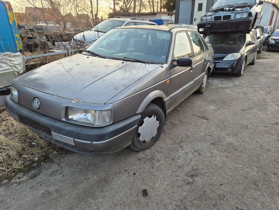 VOLKSWAGEN PASSAT B3  1,8 AUTOMAT Części , maska, zderzak, lampy, błotnik, alternator, SILNIK