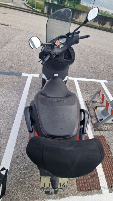 Yamaha X-Max 125