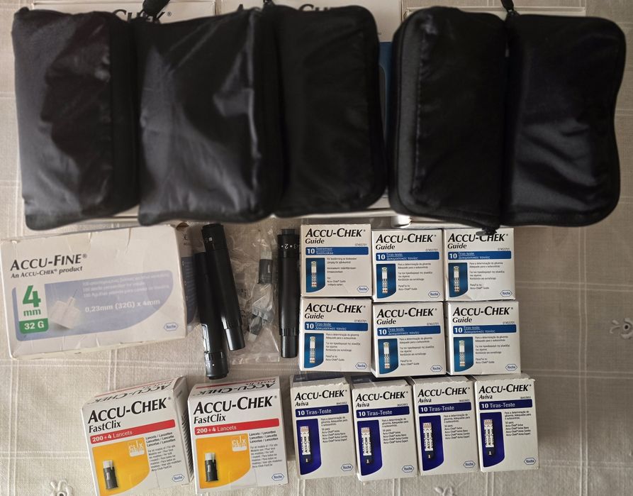 4 Medidores glicemias e tiras accu-chek guide