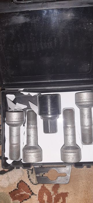 Болты секретные колесные Мерседес