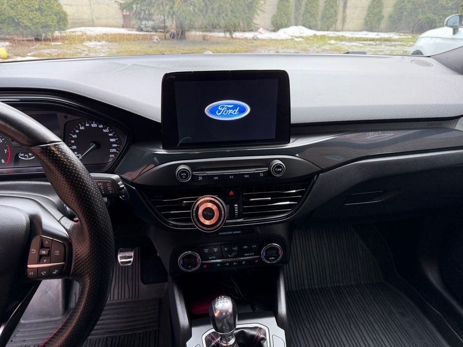 Sprzedam Ford Focus 1.0 ecoboost 125 KM ST-Line Full Led