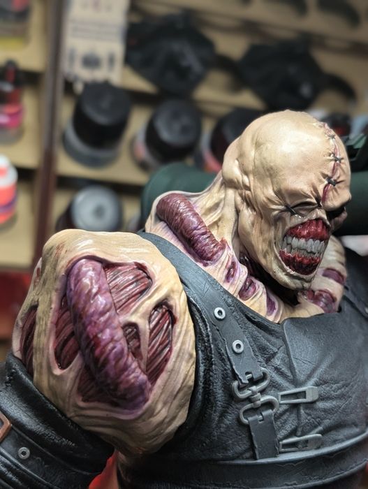 Diorama Nemesis - Resident Evil | 47 cm