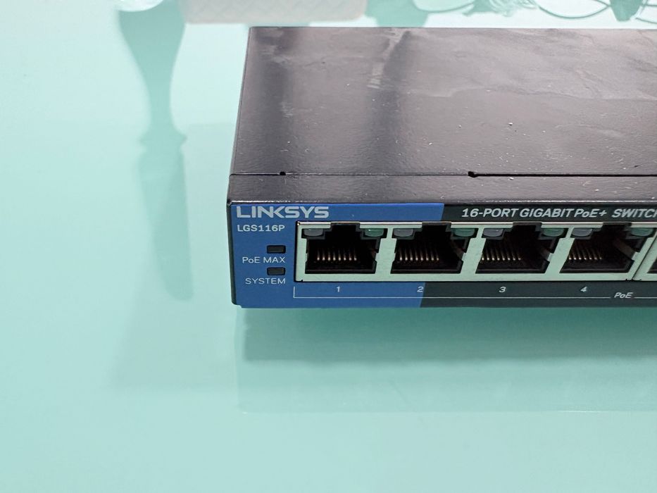 Linksys LGS116P 16-Port Gigabit PoE+ Switch em Bom Estado [98]