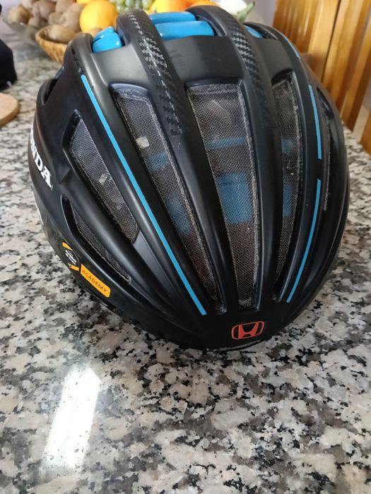 Capacetes de ciclismo ou BTT.