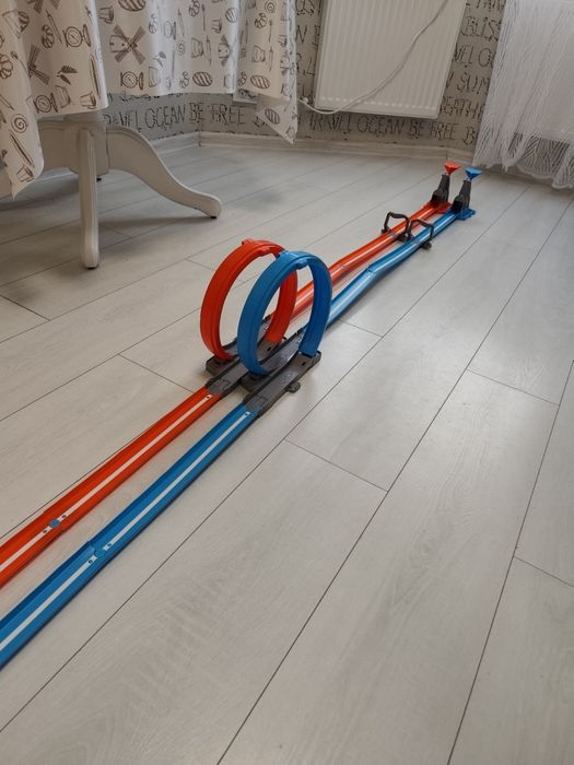 Трек хот вілс . Hot wheels