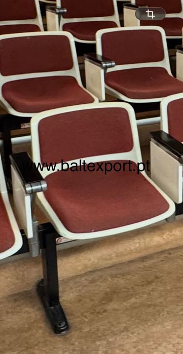 Cadeira de Auditório com Palmatória e Revestimento Tecido Usadas