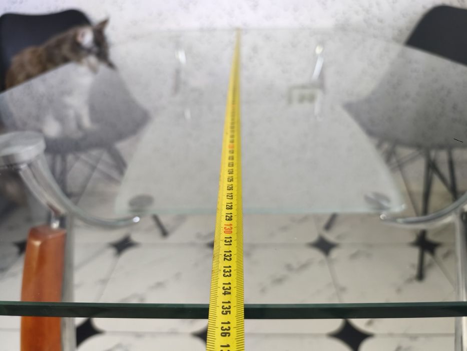 Стіл кухонний. Скляний.