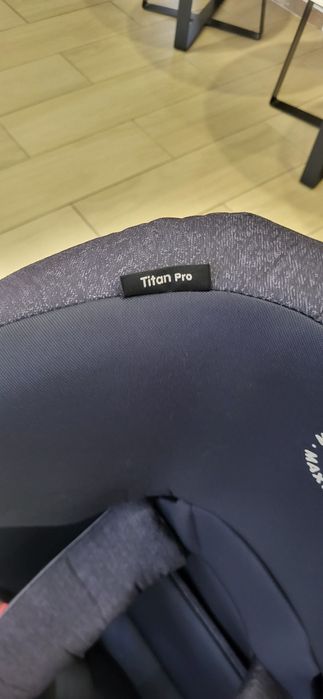 Дитяче  автокрісло Maxi Cosi titan pro
