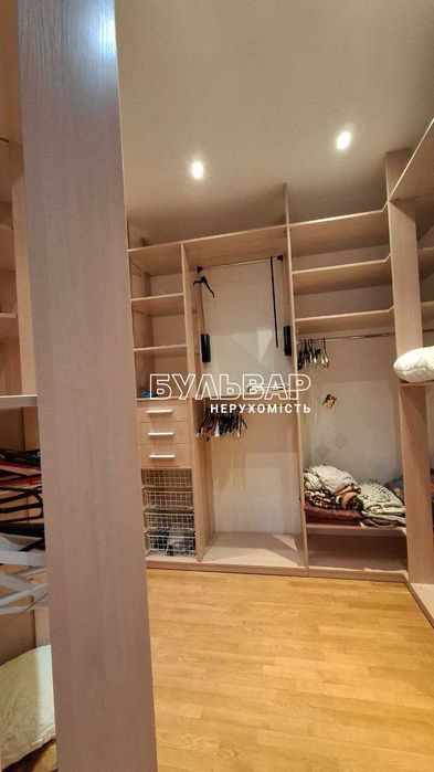 Продам 4 к.кв - 190 м2,, ЖК Азарин, Отакара Яроша 16-Б +2 паркоместа