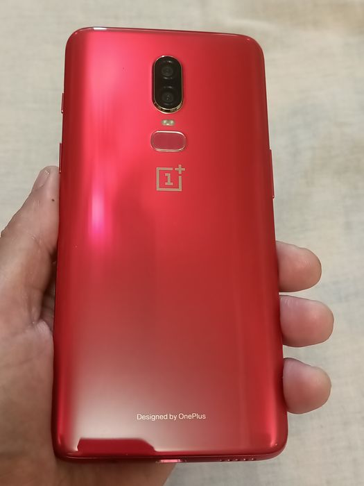 Смартфон OnePlus 6 в глянцевом красном цвете!! Читать описание