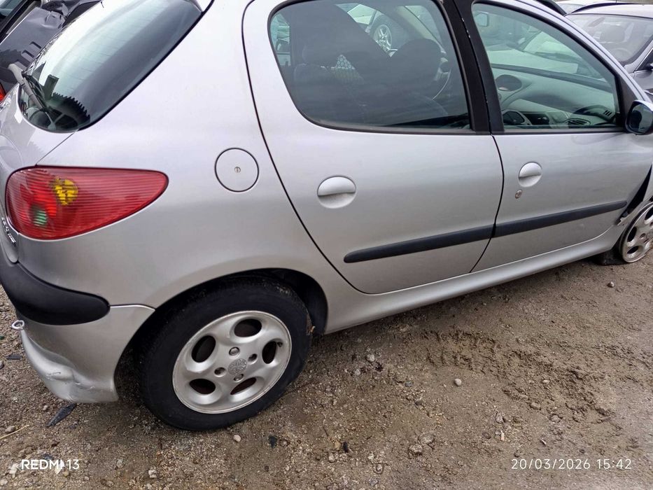 Para peças Peugeot 206 1.4 HDi Ano 2003