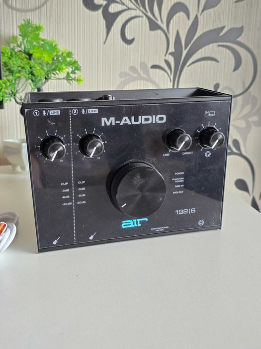 Аудіоінтерфейс / Звукова карта M-Audio AIR 192/6