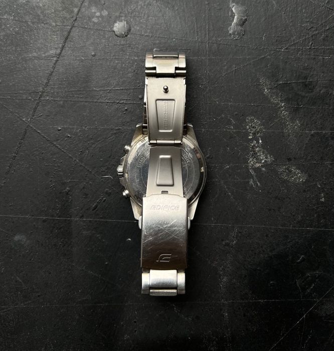 Чоловічий годинник CASIO Edifice EFR-526L-1AVUEF