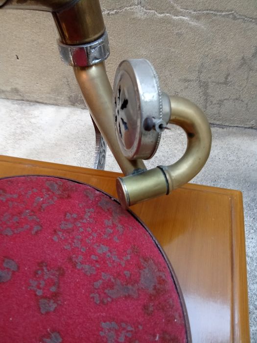 Grafonola antiga usada