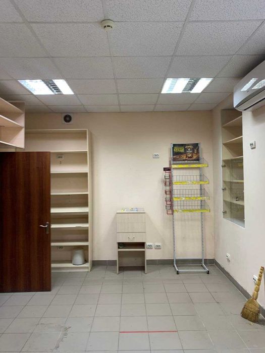 Здається в оренду комерційне приміщення на 1 поверсі, вул. Ділова,3.