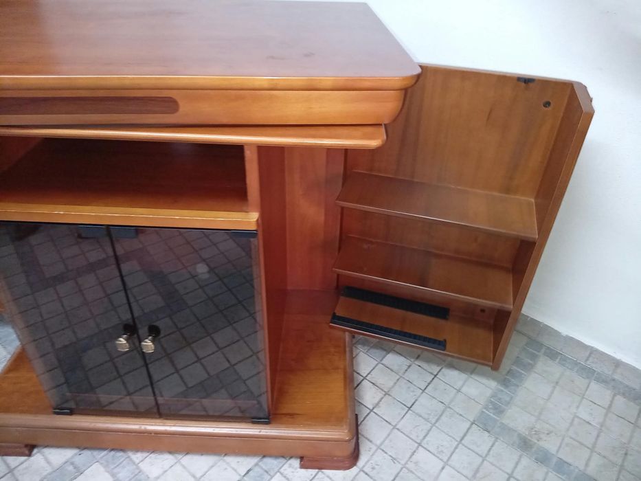 Movel  de televisão com tampo giratório