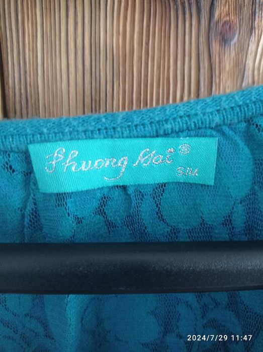 Sweter damski z koronkowymi plecami