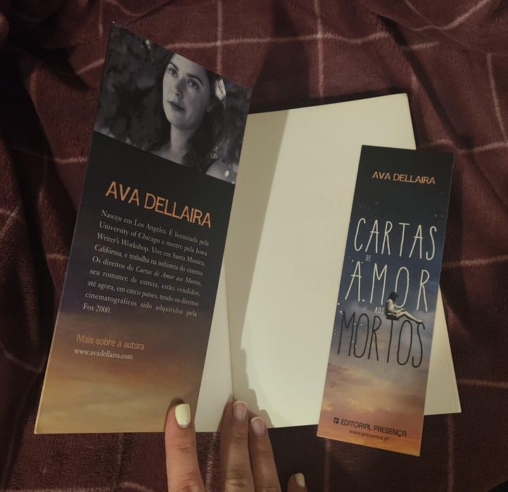 Livro "Cartas de amor aos Mortos"