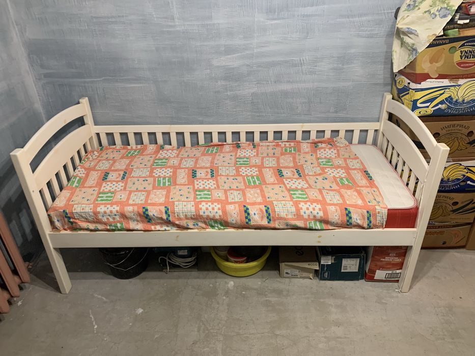 Односпальне ліжко з матрасом 200х90