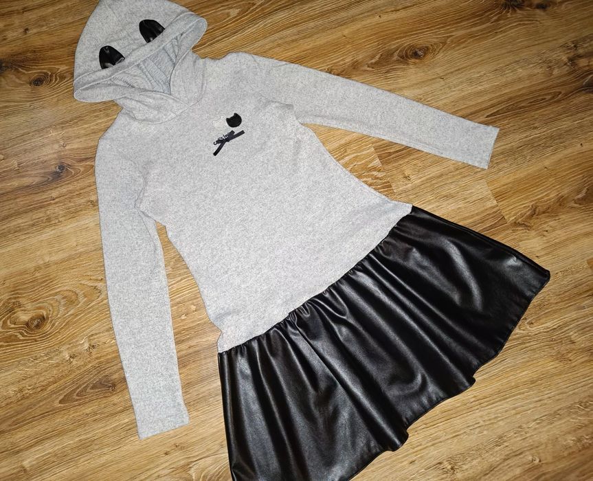 CARRY urocza sukienka kotek z kapturem szaro-czarna ciepła midi 140